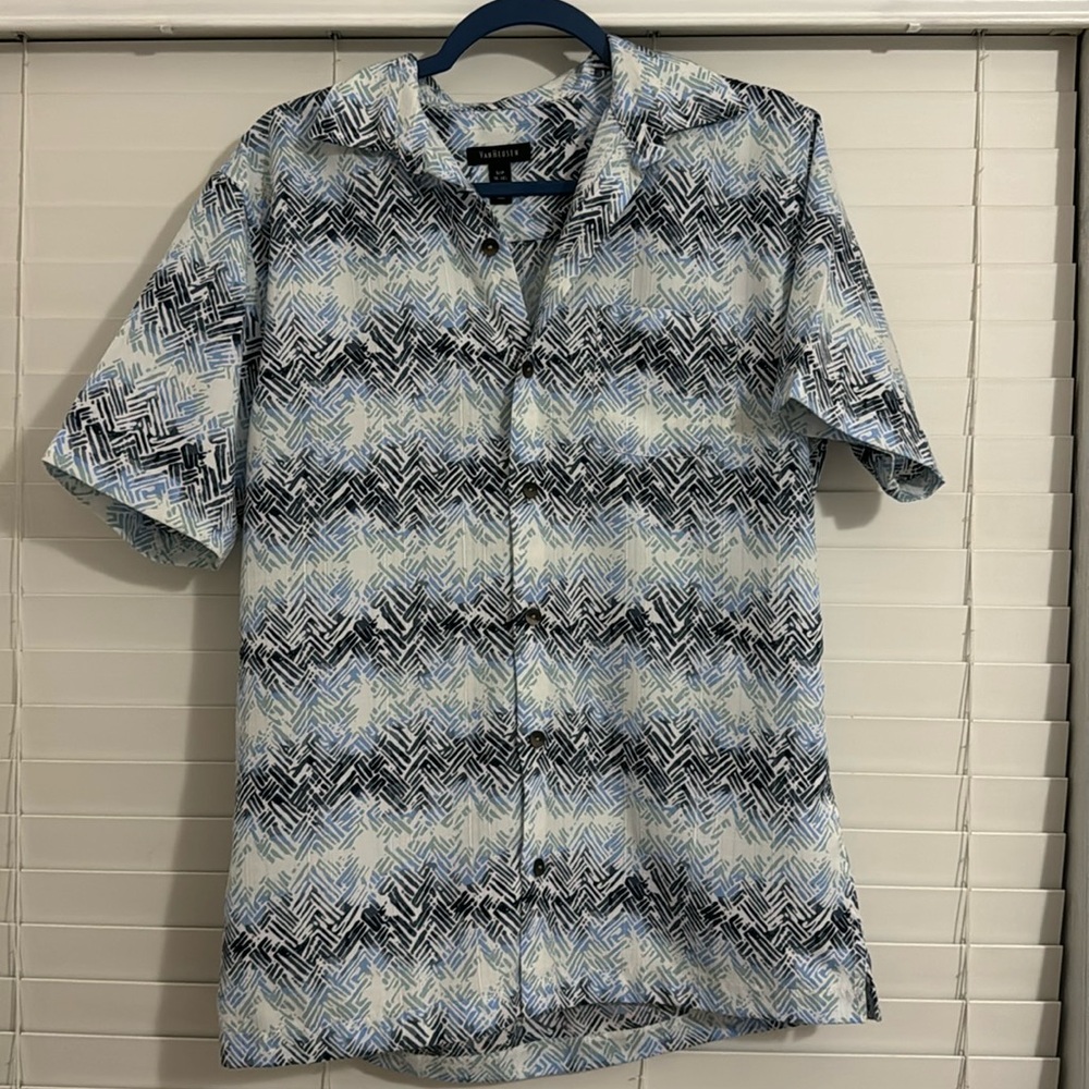 Vintage and stylish! Wonderful condition and ready to go out on the town!